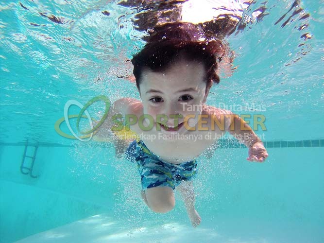 Manfaat berenang untuk anak